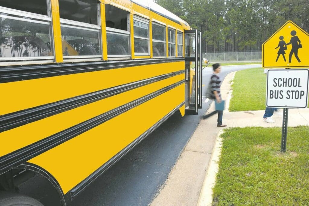 school-bus-stop-seat_belt_crash-death-prevention