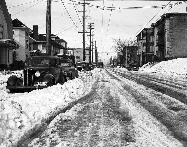 Cars in Snow Seattle -Winter weather crash prevention