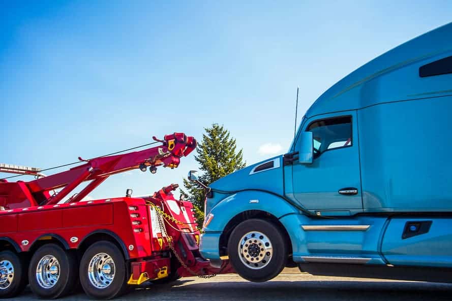 Semi-truck-crashes-Washington-2017